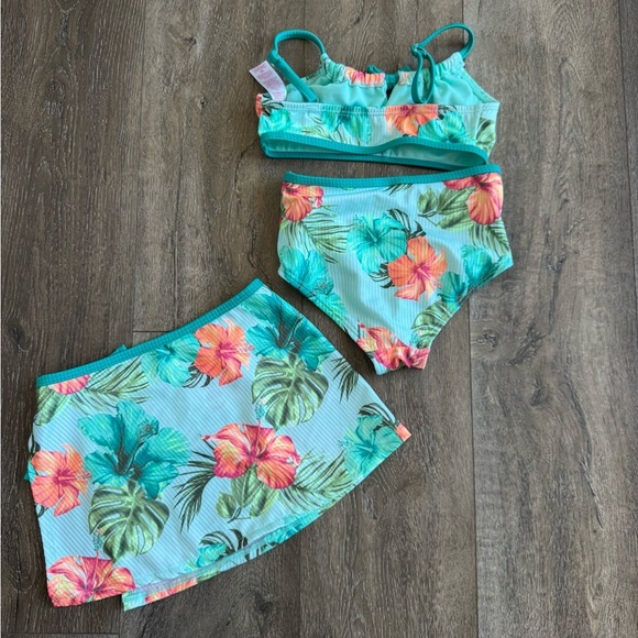 Justice Swimming Suit.  Girl’s size XS (5/6).  3 piece suit. Like new! - Picture 4 of 5